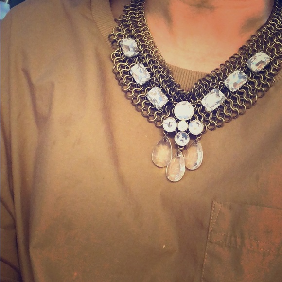 *Zara*Gorgers crystal with chains necklace